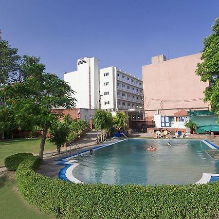 Hotel Atithi Agra  Kültér fotó