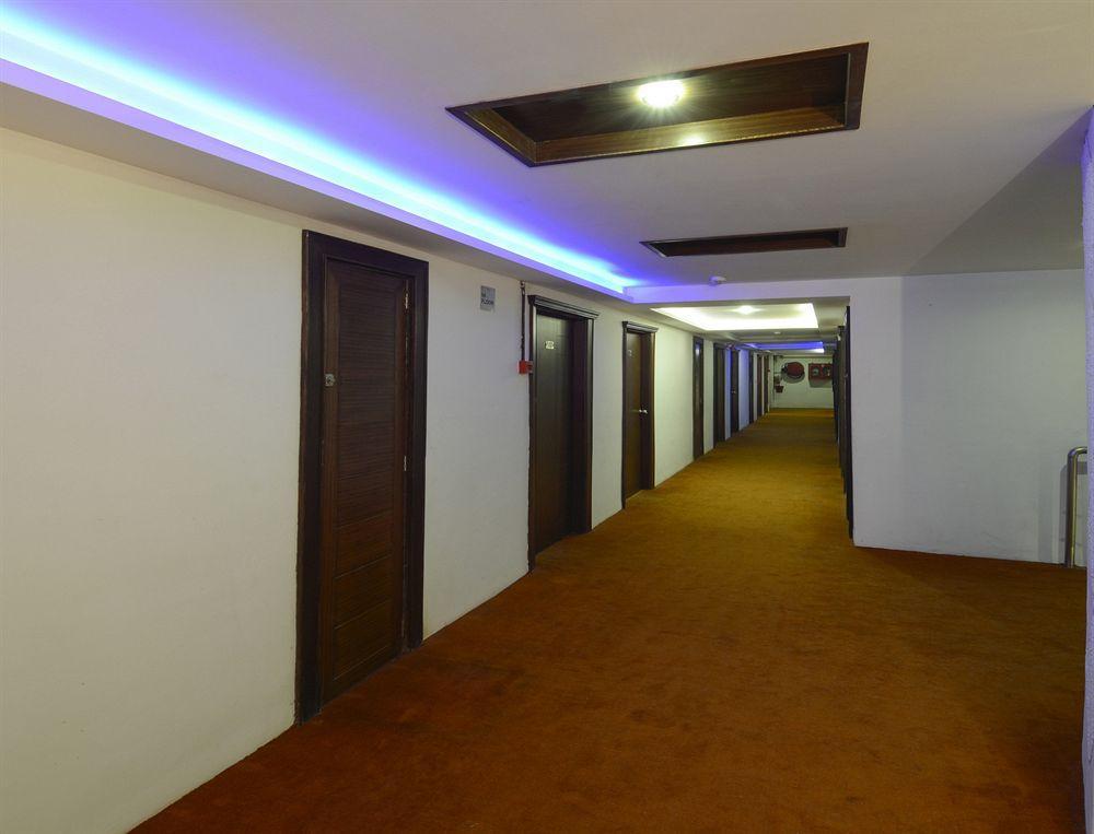 Hotel Atithi Agra  Kültér fotó