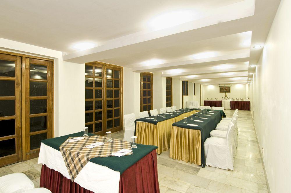 Hotel Atithi Agra  Kültér fotó