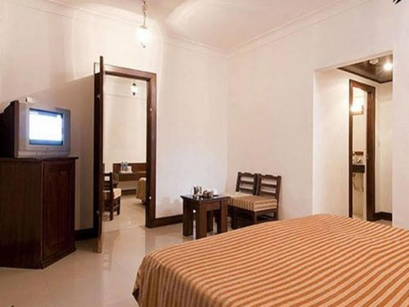 Hotel Atithi Agra  Kültér fotó